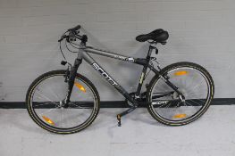 A gent's Scott Yecora performance series front suspension mountain bike