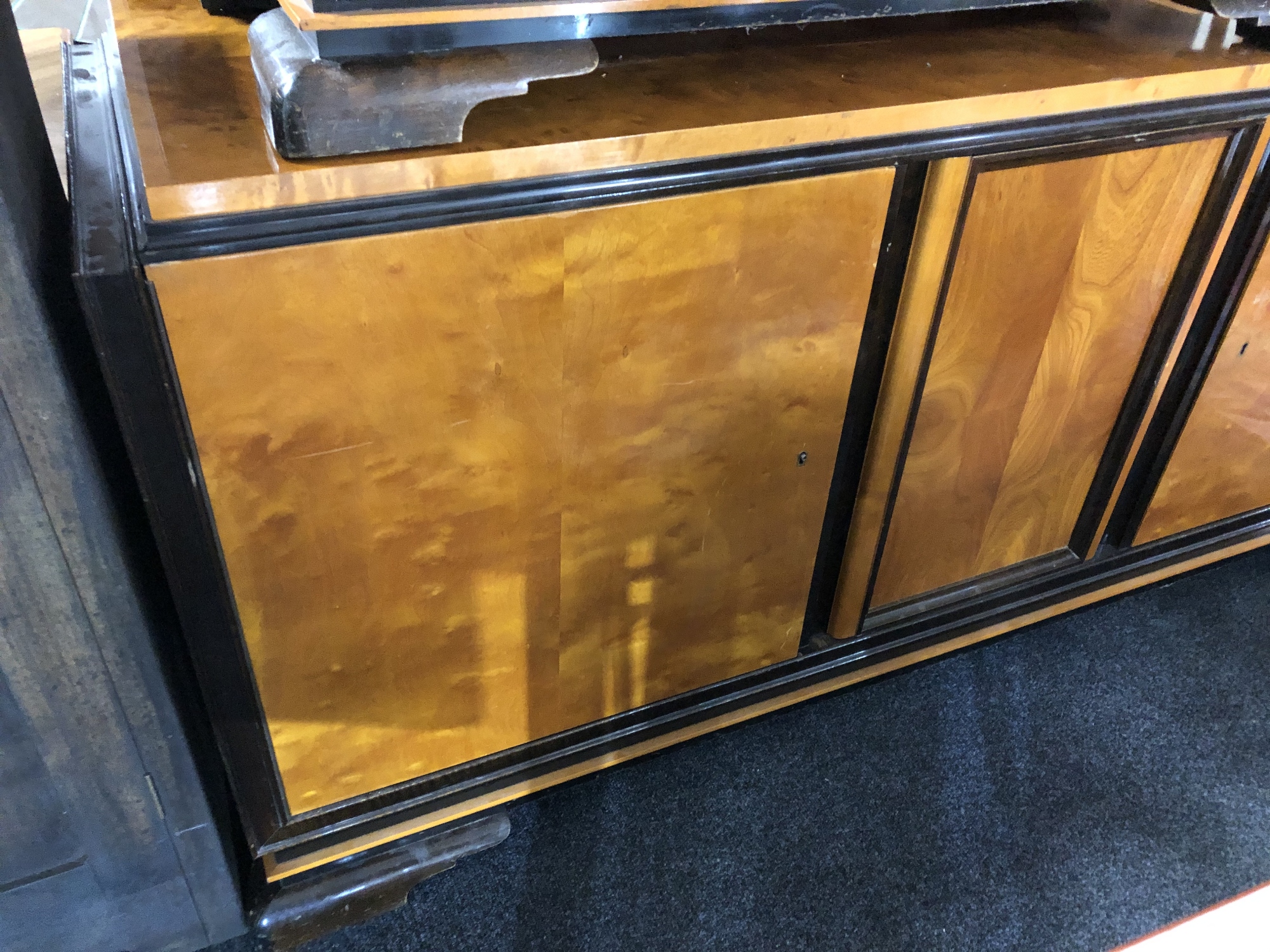 A mid century two tone sideboard CONDITION REPORT: Minor cosmetic wear to finish. - Image 4 of 5