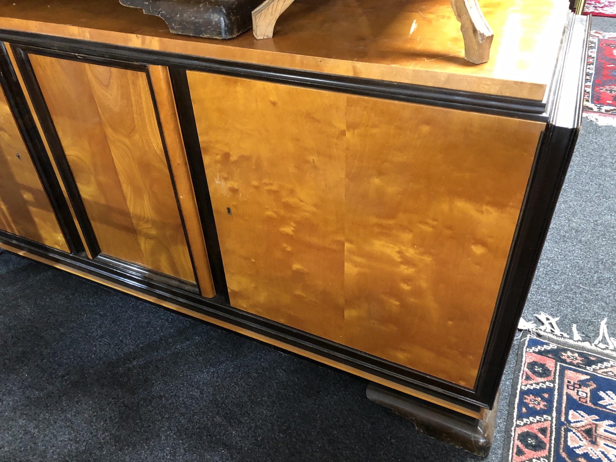 A mid century two tone sideboard CONDITION REPORT: Minor cosmetic wear to finish. - Image 3 of 5