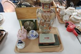 A tray of Japanese earthenware vase,