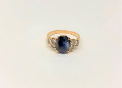 A blue sapphire ring set with diamond shoulders, yellow gold shank size N, 4.5g.