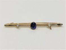 A 15ct gold brooch set with a sapphire, 2.9g.