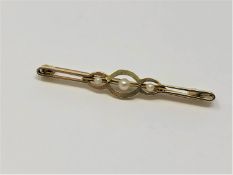 A 15ct gold pearl brooch, 2.64g.