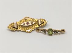 Two antique gold brooches, 5.5g.