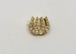 An antique yellow metal (tests 15ct gold) pearl brooch, 4g.