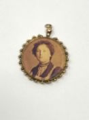 A yellow gold locket with DLI portrait