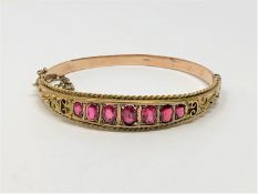 An antique gold bangle, 9.4g.