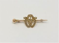 A 15ct gold pearl set brooch, 3.2g.