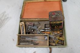 A canvas suitcases containing a quantity of vintage woodworking tools,