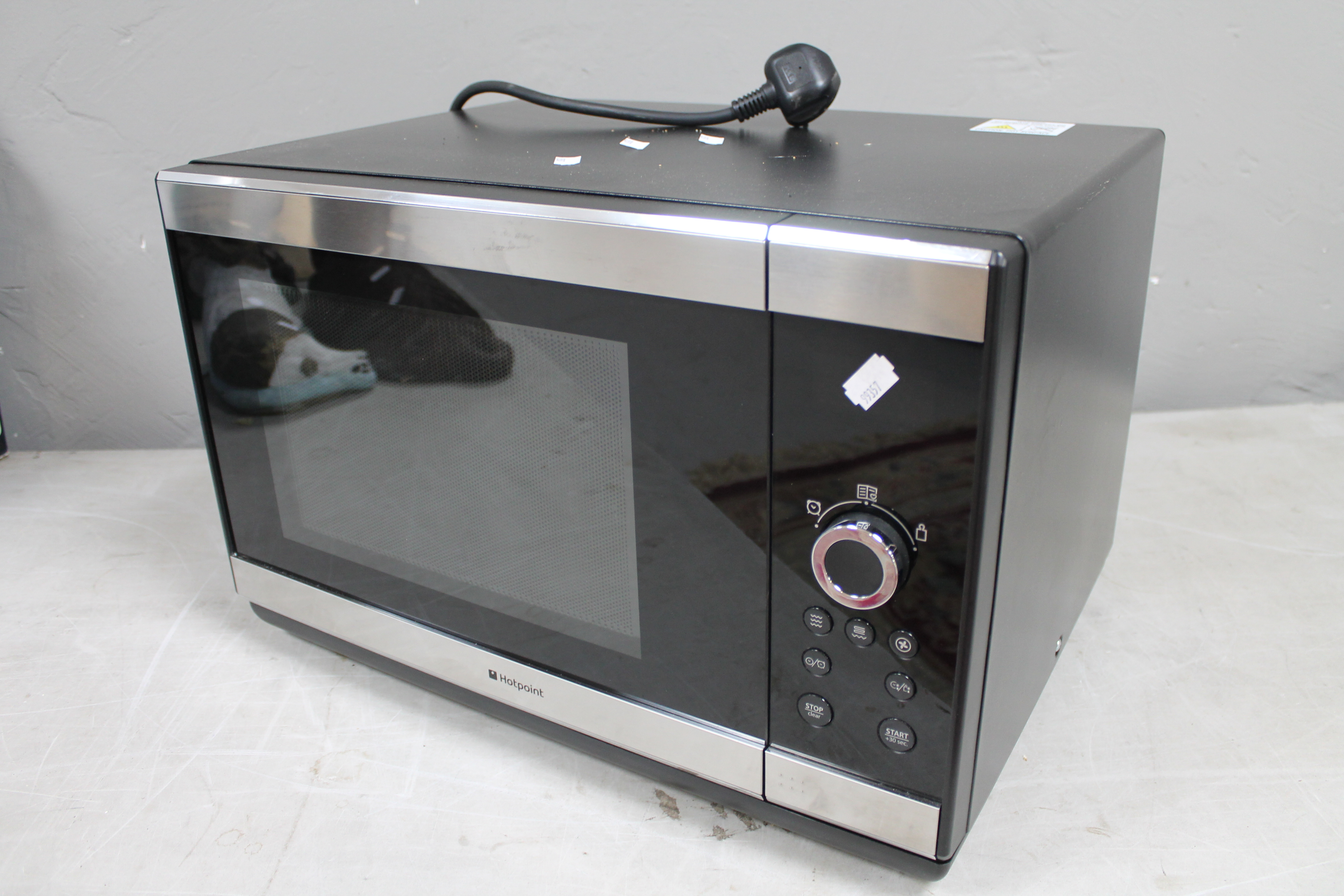 A Hotpoint microwave and a Russell Hobbs toaster