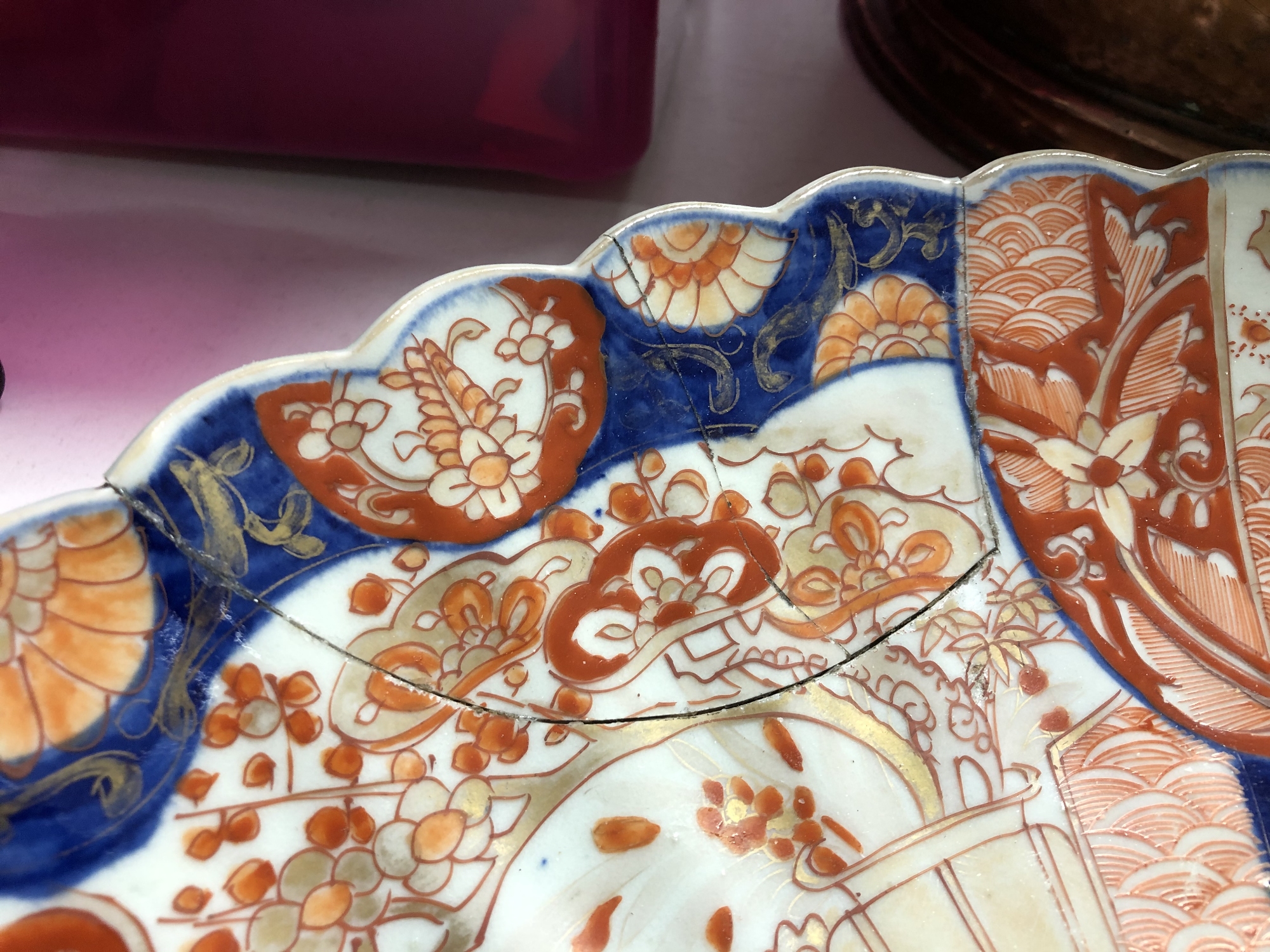 A nineteenth century Imari charger, together with further Japanese plaques/plates. - Image 2 of 3