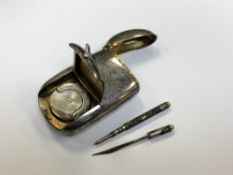 A Victorian silver combination vesta/sovereign case with internal pencil and toothpick,