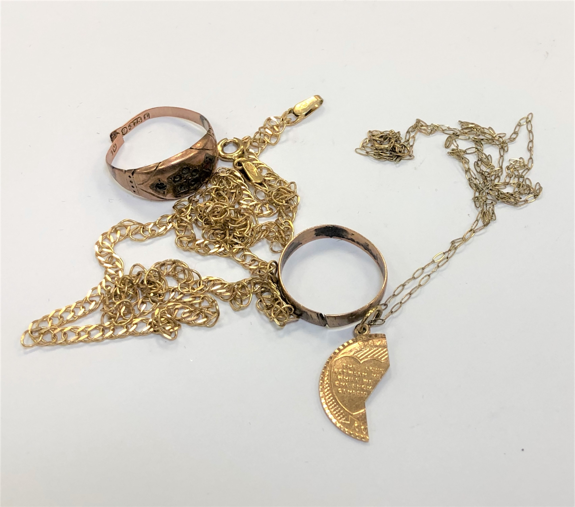 Two 9ct gold rings (broken), a 9ct gold chain and a 9ct gold pendant on chain.