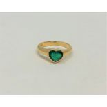 An 18ct gold heart-shaped emerald ring, size Q CONDITION REPORT: 6.