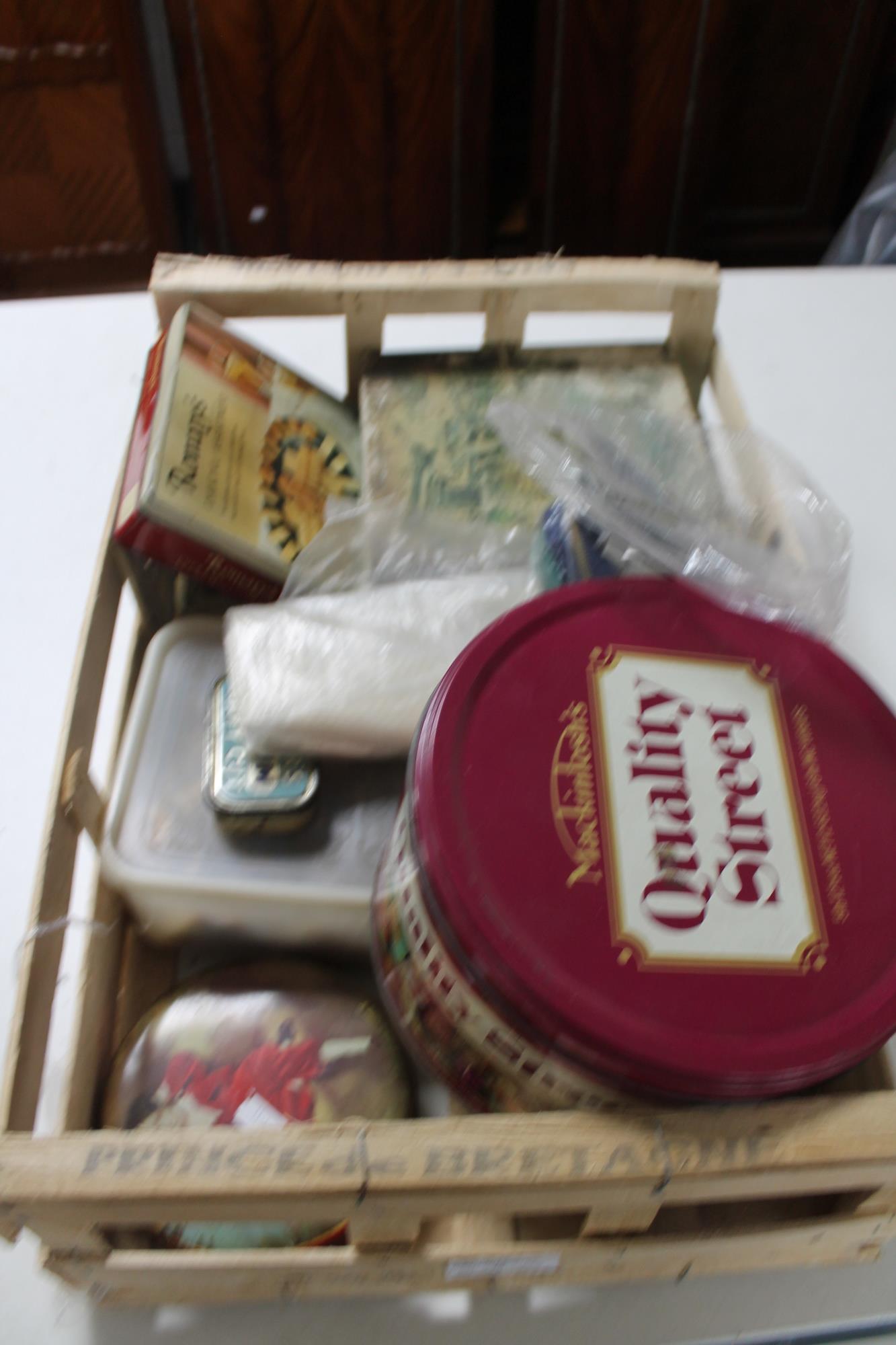 A large quantity of tins,