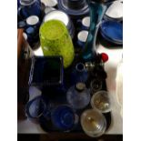 A tray of art glass green vase,