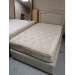 A 4' divan set