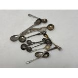 Twelve various silver salt spoons and a William IV silver gilt medicine spoon (13)
