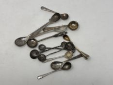 Twelve various silver salt spoons and a William IV silver gilt medicine spoon (13)