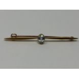 A 15ct gold aquamarine brooch, 2.57g.