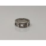 An 18ct white gold and diamond set Gucci ring