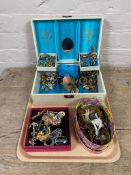 A tray of concertina jewellery box and a quantity of assorted costume jewellery
