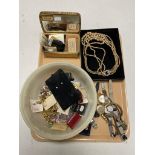 A tray of assorted costume jewellery,