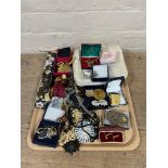 A tray of a quantity of assorted costume jewellery