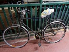 A Gent's hybrid shopper bike