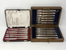 A cased set of six silver handled knives by Viners,