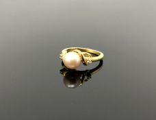 A 10ct gold diamond and cultured pearl ring,