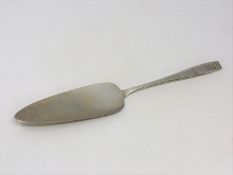 A silver cake slice, Elkington & Co, Birmingham 1948, length 28.