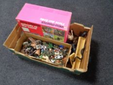 A box of toys, boxed viemaster, animals of the world,