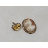 An antique gold cameo and a citrine fob (2)