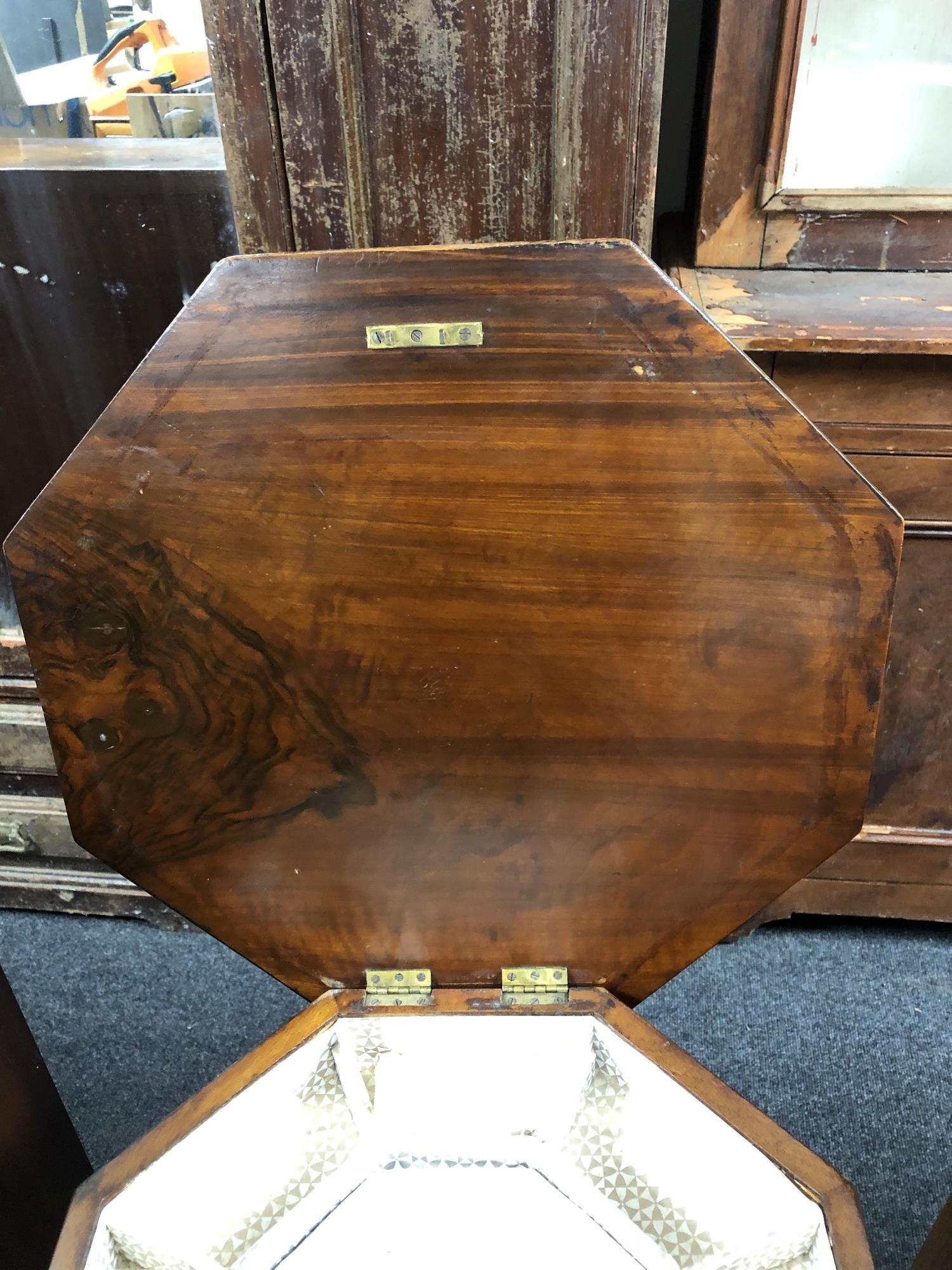 A Victorian inlaid mahogany work table with chess board top CONDITION REPORT: - Image 3 of 8