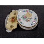 A tray of wall plates and cabinet china, Aynsley,