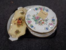 A tray of wall plates and cabinet china, Aynsley,
