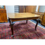 An early twentieth century extending dining table