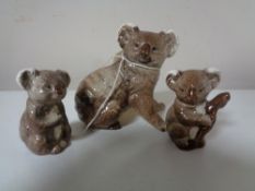 A Beswick group of a koala with joeys (3)