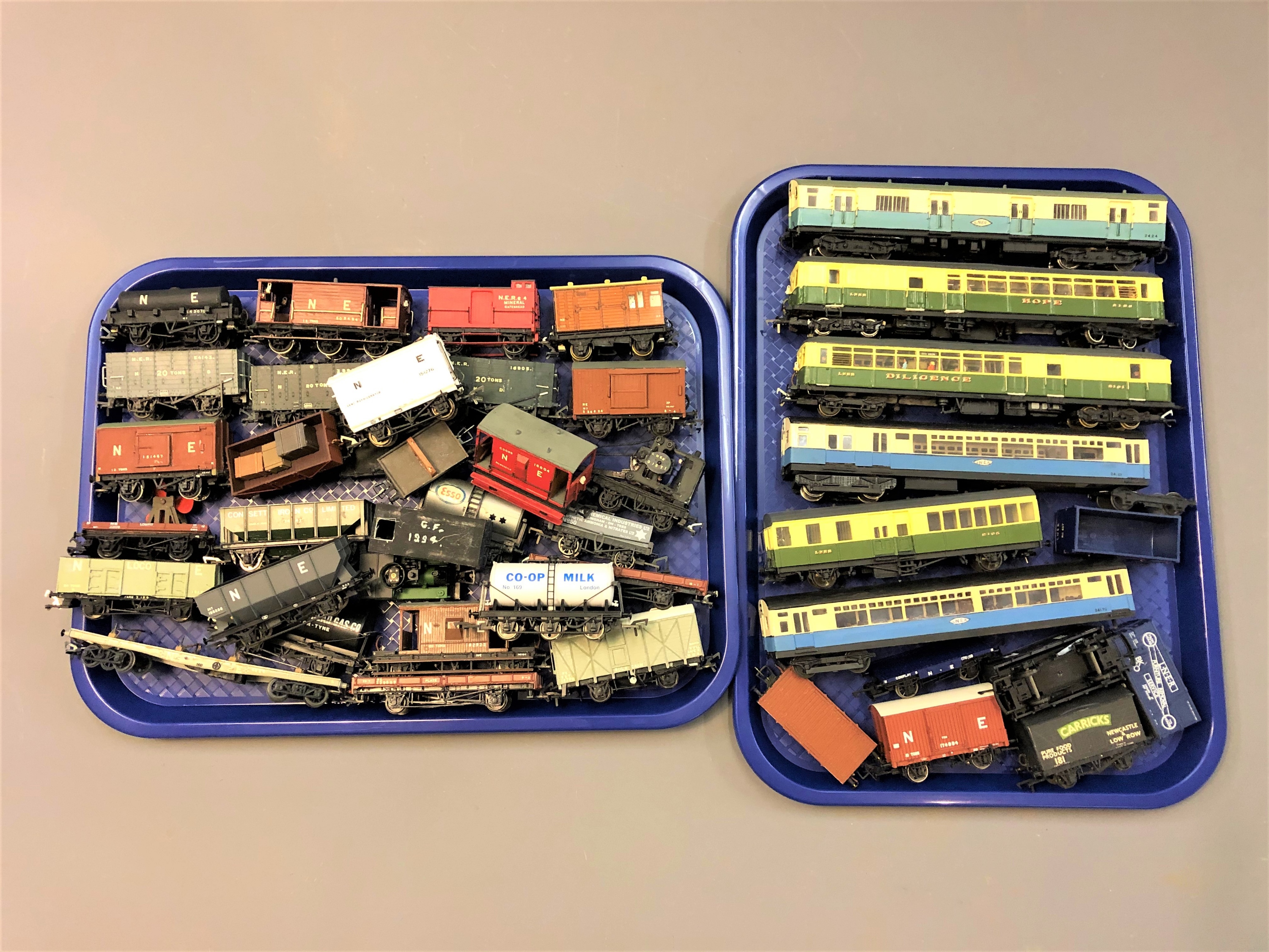 A collection of rolling stock including Tenshodo carriages, unbranded die cast rolling stock etc.