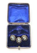 Three 15ct gold agate (flowers) studs, boxed, 4.4g.