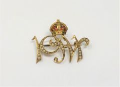 A 15ct gold pearl and enamel brooch 1911 (George V coronation), 4g.