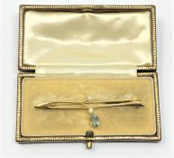 An Art Nouveau yellow gold (tested 15ct) and aquamarine brooch, 3.4g, boxed.