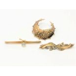 Three antique gold brooches, 6.8g.