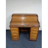 An Edwardian oak roll topped desk 125 cm x 81 cm x 115 cm (h).