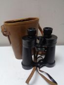 A set of Barr & Stroud binoculars in leather case. CONDITION REPORT: 19cm high.