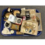 A tray of costume jewellery,