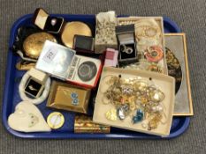 A tray of costume jewellery,