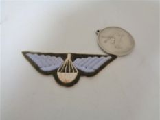 A Parachute regiment cloth badge and medal