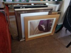 A quantity of decorative contemporary pictures,